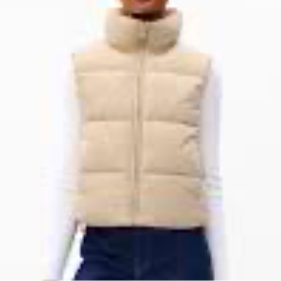 NEW Gap Big Puff Cropped Vest in Moonstone Beige - Picture 2 of 5